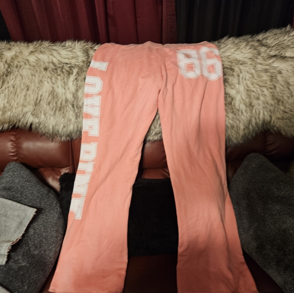 Pink Sweats - Picture 4 of 4